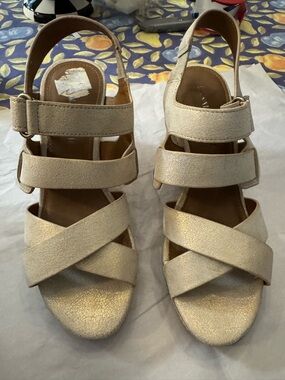 Women’s Donald Pliner Gold Metallic Strappy Sandals 9B NIB